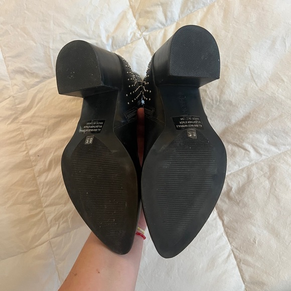 Report Black Ankle Boots with Chunky Heel and Studded Detailing - Picture 4 of 7